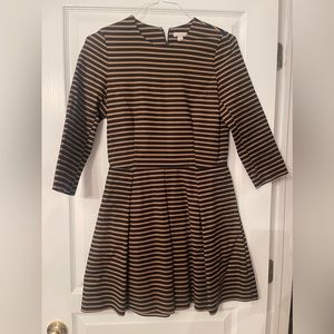GAP dress size 4 fits size small